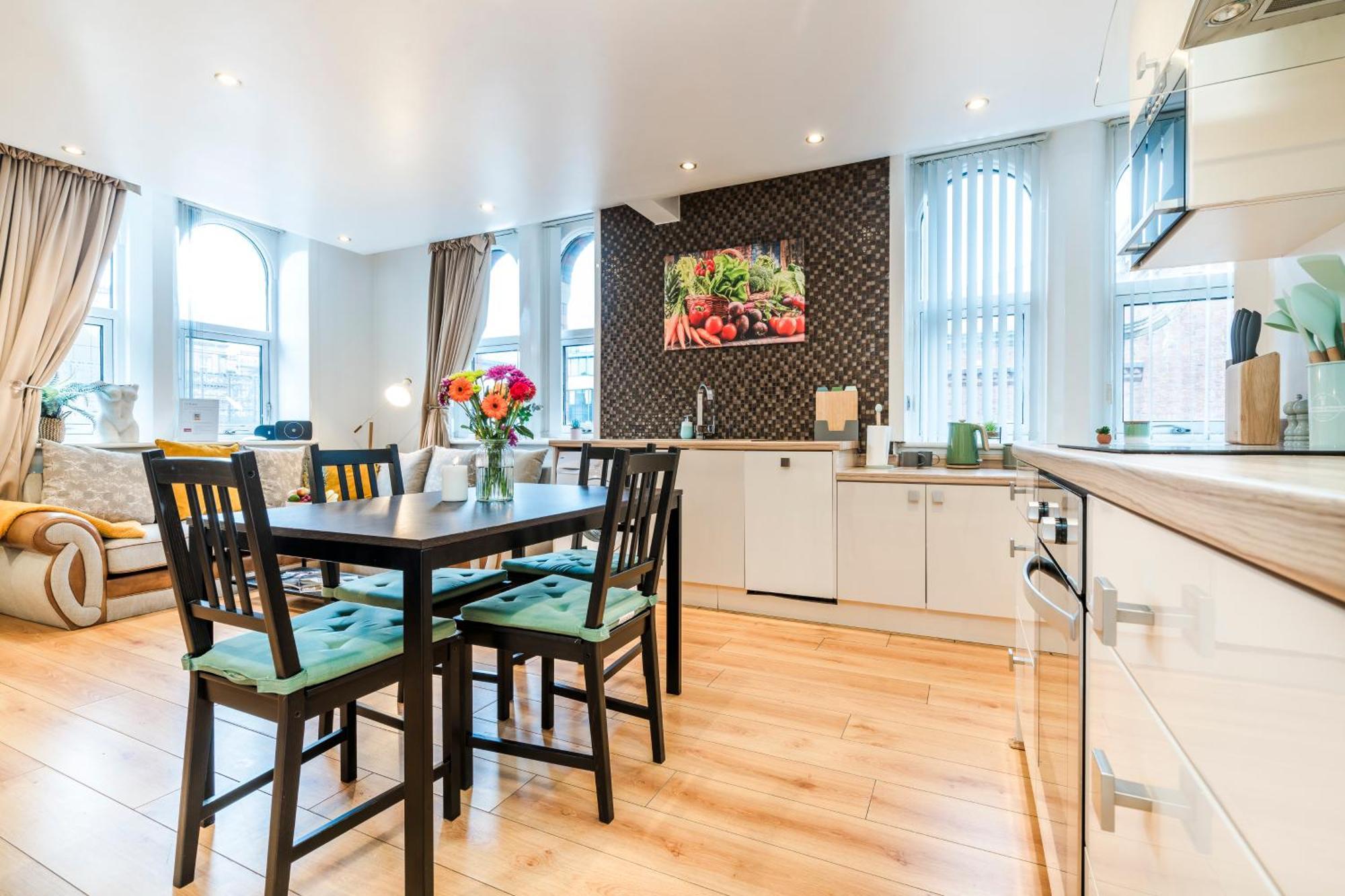 Cavern Quarters, Beautiful Two Bedroom City Centre Apartment By Garudy Serviced Apartments And Short Lets - Perfect For Longer Stays Liverpool Exterior photo