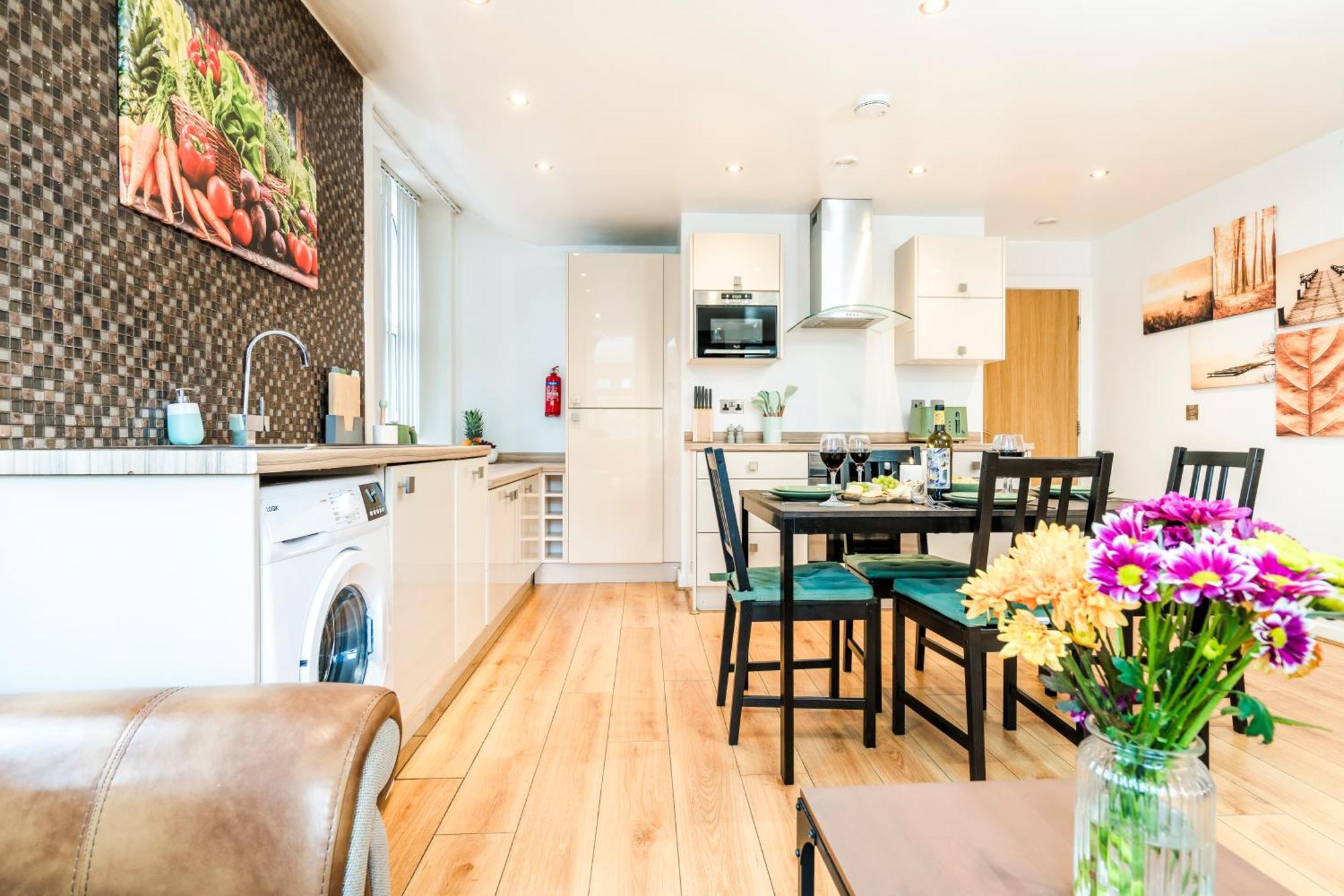 Cavern Quarters, Beautiful Two Bedroom City Centre Apartment By Garudy Serviced Apartments And Short Lets - Perfect For Longer Stays Liverpool Exterior photo