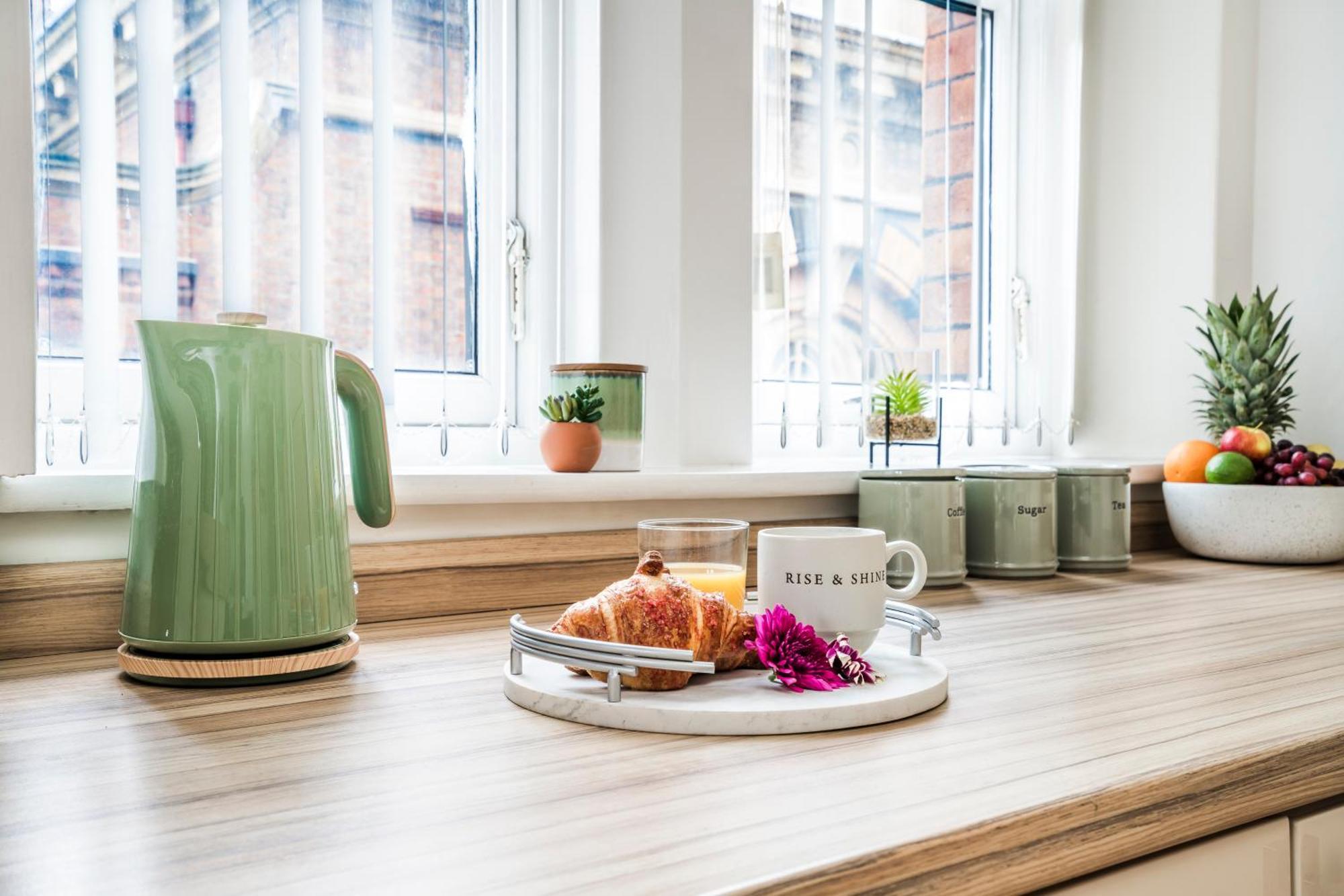 Cavern Quarters, Beautiful Two Bedroom City Centre Apartment By Garudy Serviced Apartments And Short Lets - Perfect For Longer Stays Liverpool Exterior photo