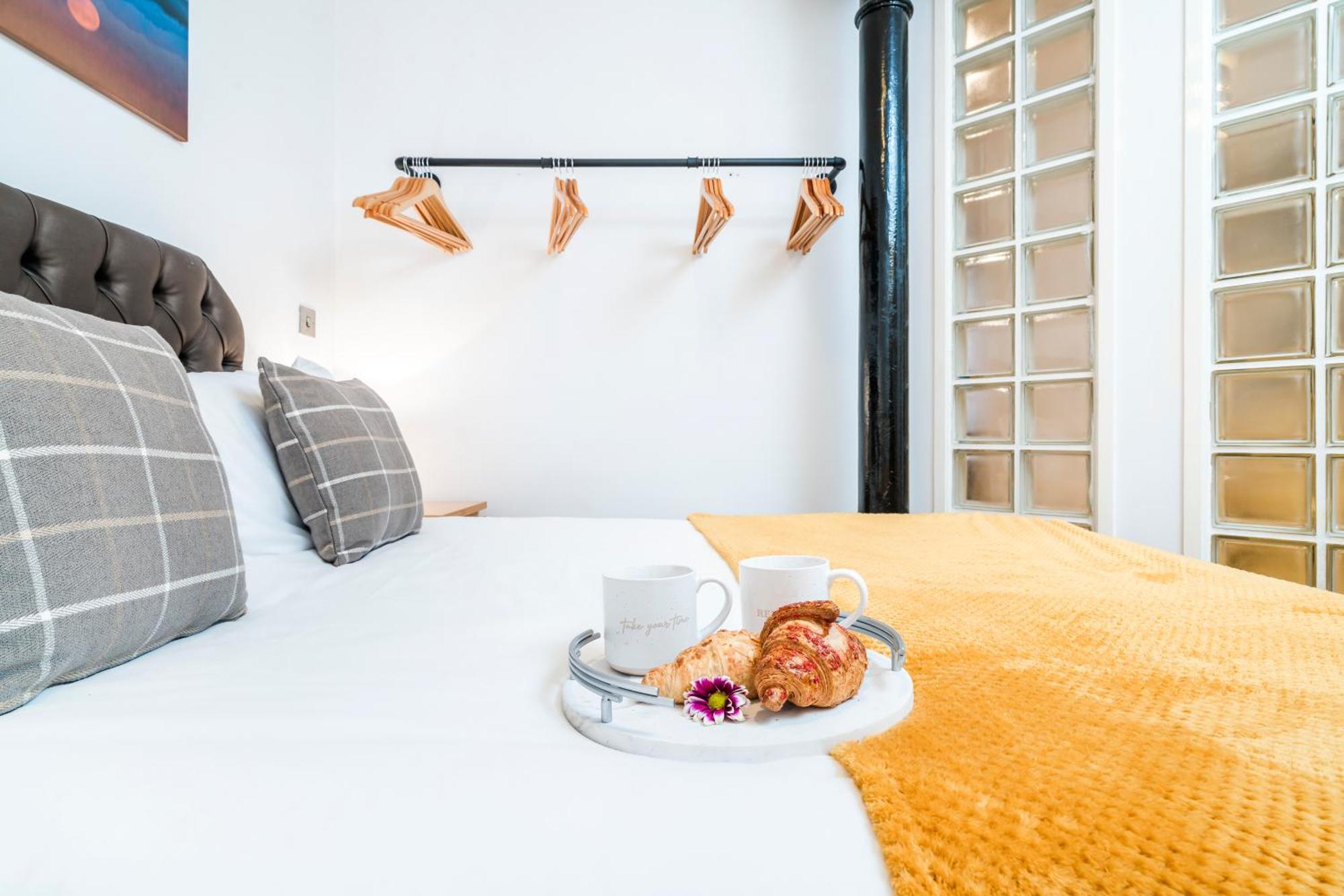 Cavern Quarters, Beautiful Two Bedroom City Centre Apartment By Garudy Serviced Apartments And Short Lets - Perfect For Longer Stays Liverpool Exterior photo