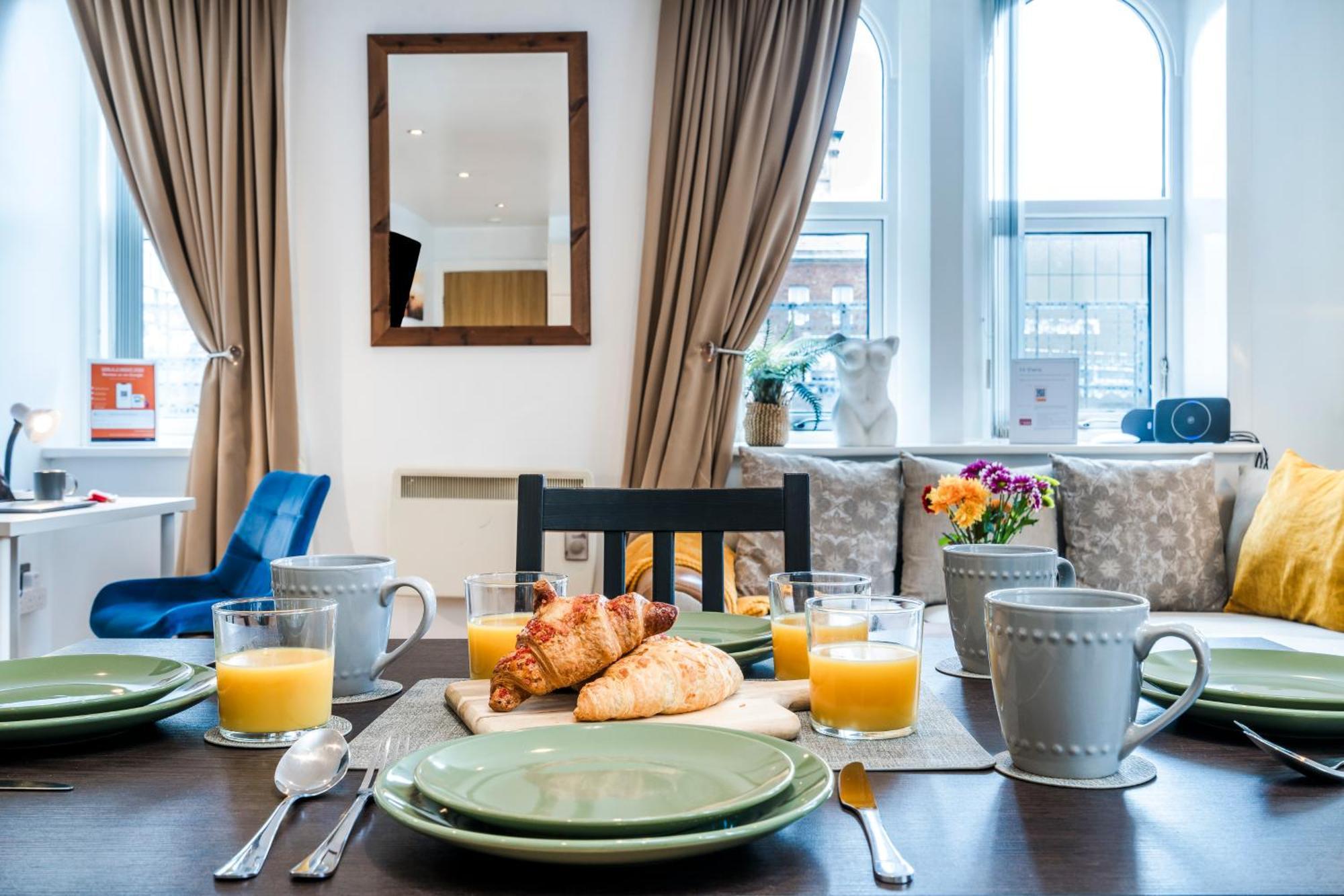 Cavern Quarters, Beautiful Two Bedroom City Centre Apartment By Garudy Serviced Apartments And Short Lets - Perfect For Longer Stays Liverpool Exterior photo