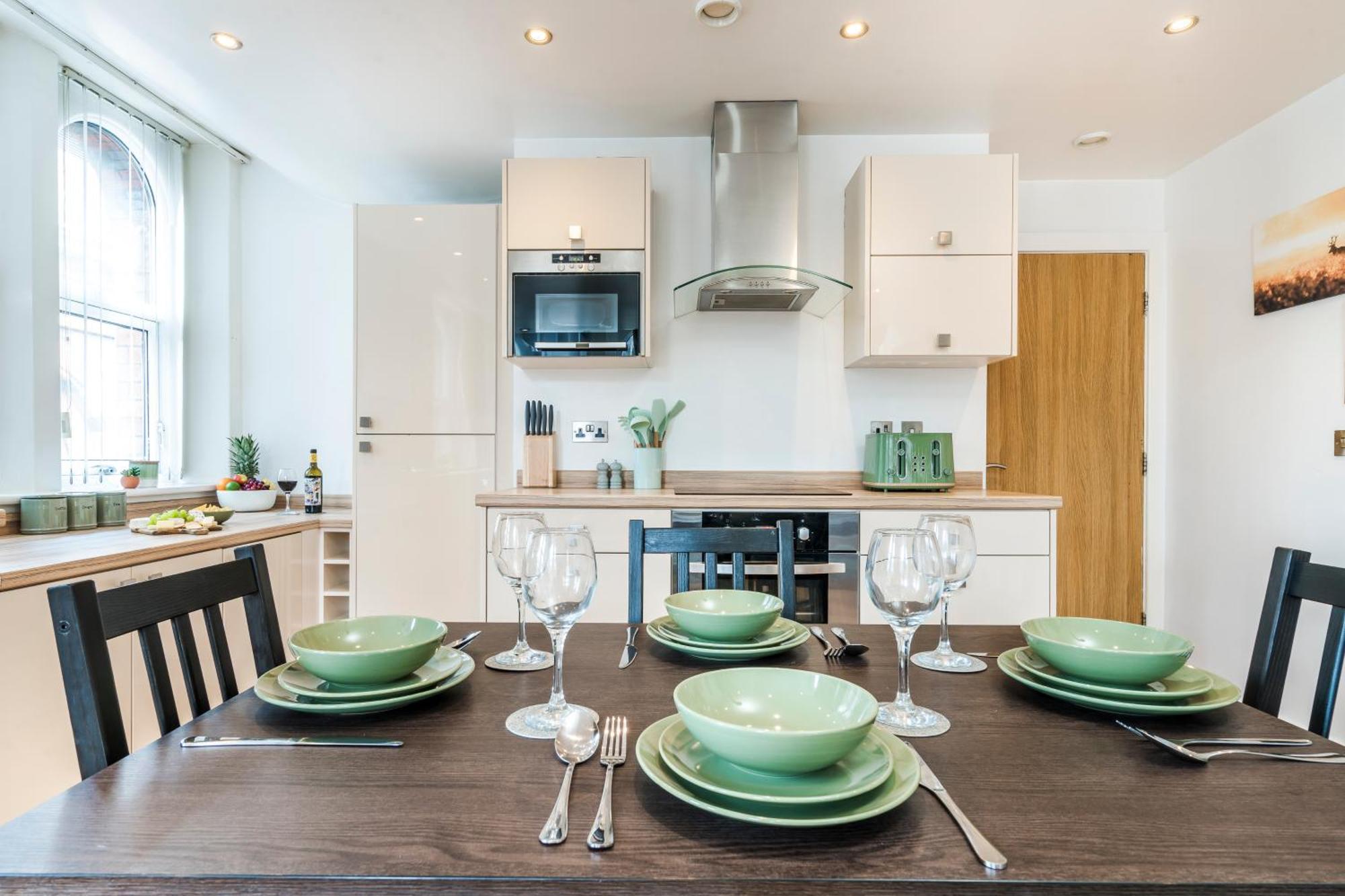 Cavern Quarters, Beautiful Two Bedroom City Centre Apartment By Garudy Serviced Apartments And Short Lets - Perfect For Longer Stays Liverpool Exterior photo