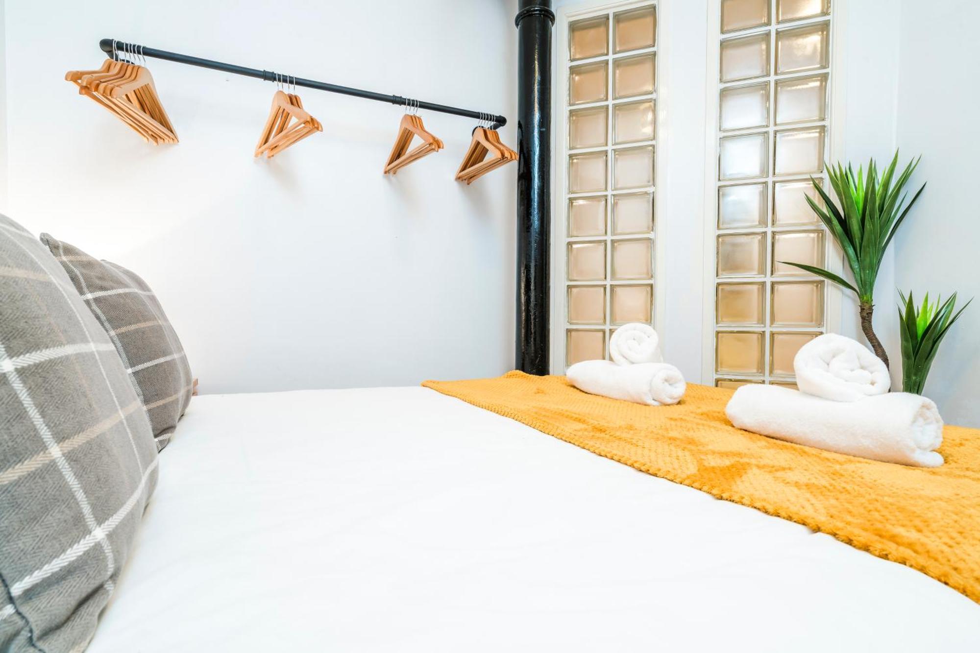 Cavern Quarters, Beautiful Two Bedroom City Centre Apartment By Garudy Serviced Apartments And Short Lets - Perfect For Longer Stays Liverpool Exterior photo