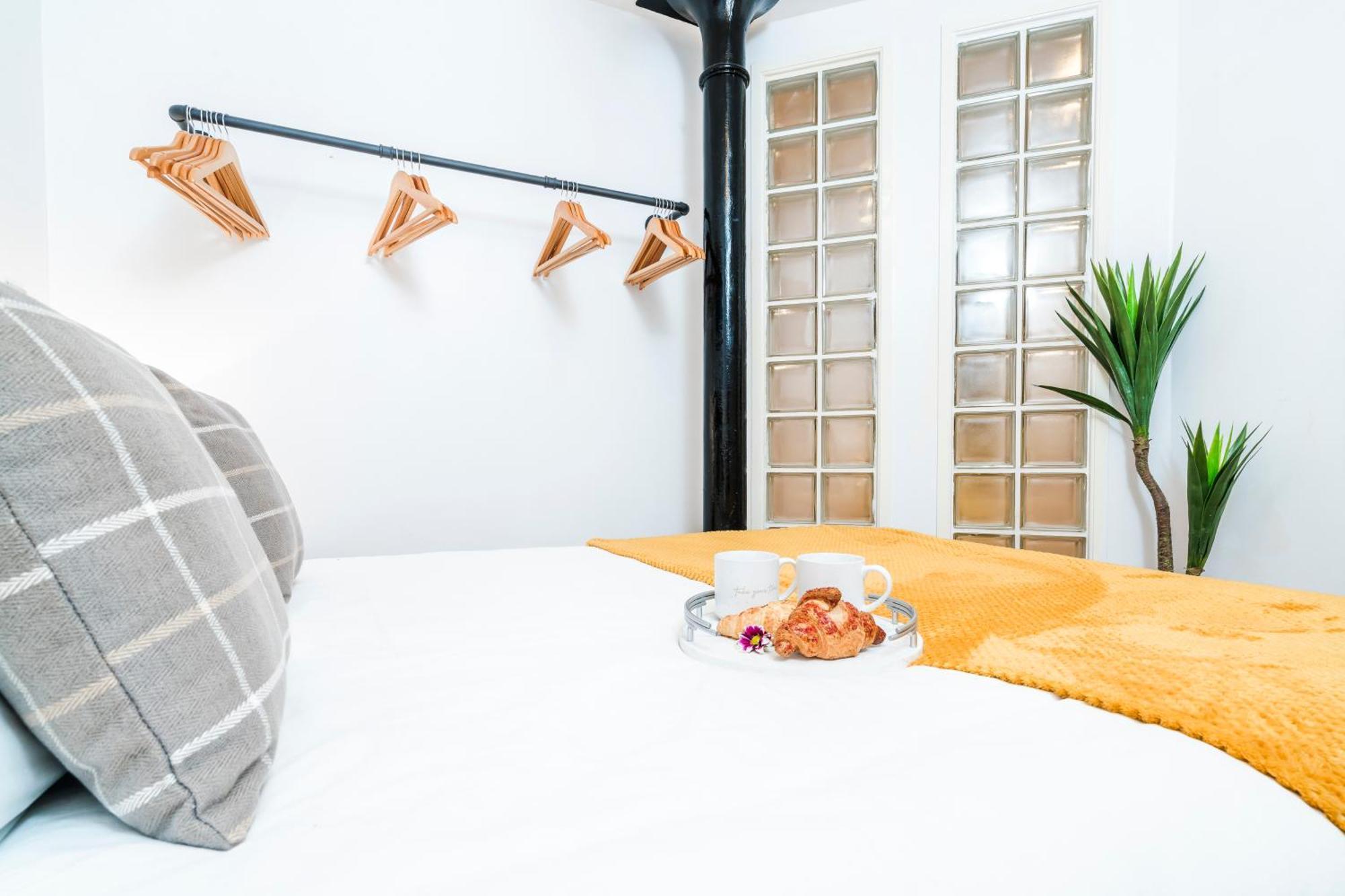 Cavern Quarters, Beautiful Two Bedroom City Centre Apartment By Garudy Serviced Apartments And Short Lets - Perfect For Longer Stays Liverpool Exterior photo